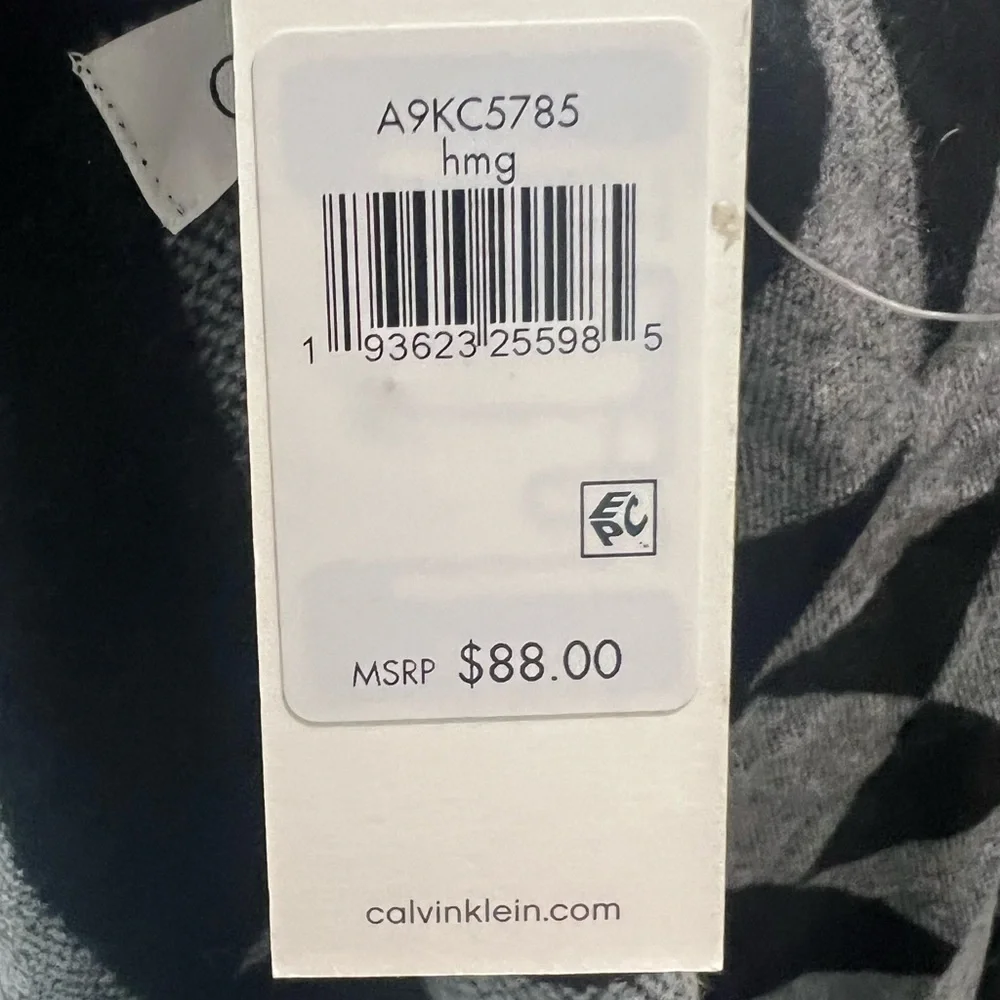 Calvin Klein winter cover shawl - Picture 4 of 6